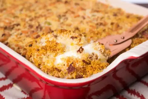 Zapiekanka z chrupiącą panierką panko, która dodaje jej tekstury. Idealna na obiad, gdy zastanawiasz się, panko co to.