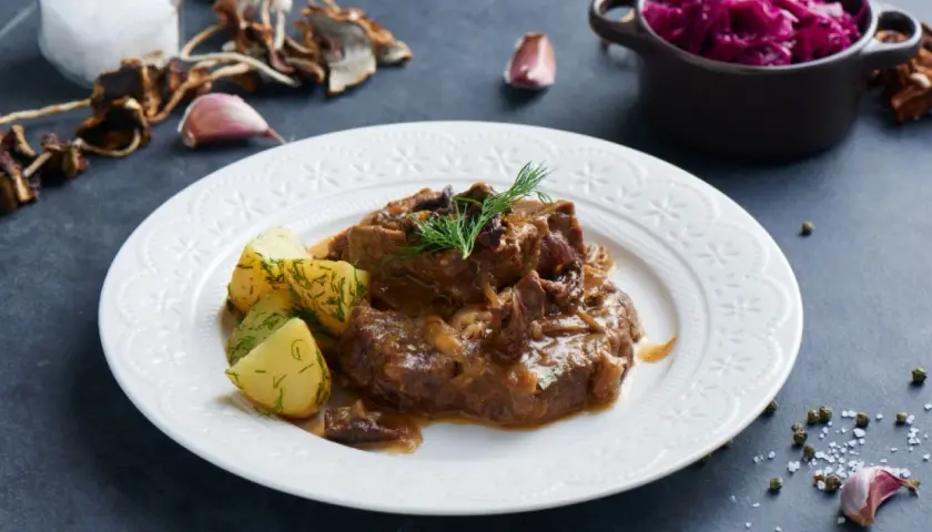 Jak przyprawić łopatkę wieprzową, by zawsze zachwycała smakiem i aromatem?