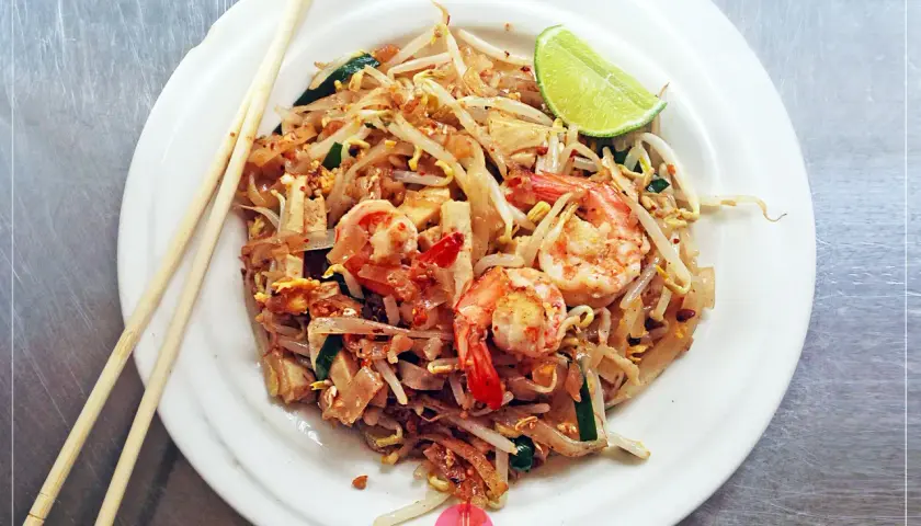 Pad Thai z wieprzowiną: Odkryj sekret tajskiego smaku w domu
